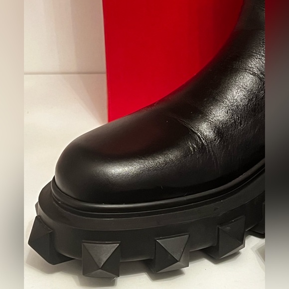 VALENTINO CHELSEA LUG BOOTS - Picture 3 of 7